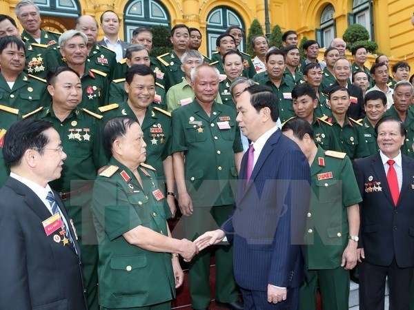 President asks for veterans’ active role in corruption fight - ảnh 1